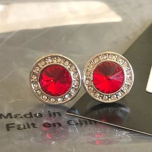 ❤️Swarovski Light Siam round pave stud earrings❤️